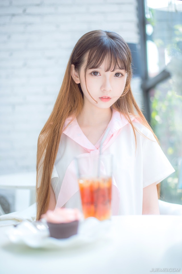 若是以往的话，按照规矩，这些蜀军至少也要裁掉一半，只留精锐，不过眼下大战在即，蜀道难行，也不好再从长安或是洛阳调拨兵马，而且关中军队虽然精锐，但蜀地毕竟特殊，关中那一套战法于蜀地并不合适，反倒是蜀中军队用起来更加顺手，而且似邓贤、泠苞这些归降的蜀将更精通属地作战，有他们相助，更能事半功倍。